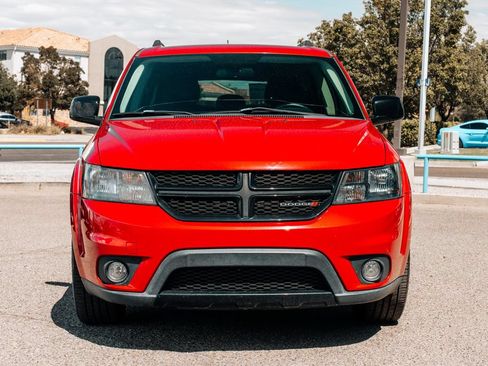 Used 2018 Dodge Journey SXT w/ Connectivity Group FWD image 2