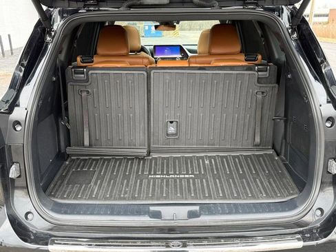 Used 2024 Toyota Highlander Platinum image 4