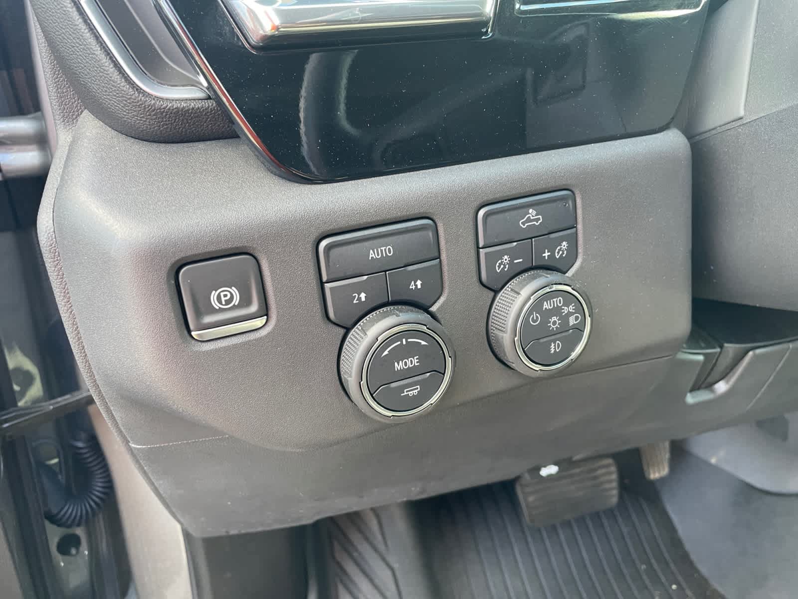 Used 2025 Chevrolet Silverado 1500 RST AWD/4WD image 27