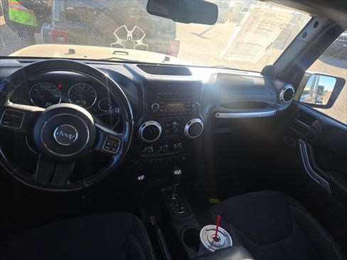 Used 2013 Jeep Wrangler Unlimited Sahara image 13
