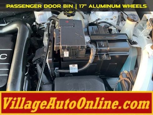 Used 2018 Chevrolet Equinox LT image 33