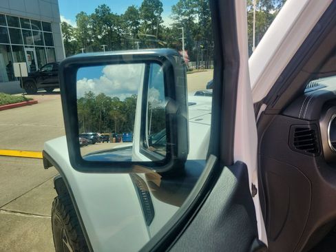 Used 2022 Jeep Wrangler Unlimited Rubicon w/ Steel Bumper Group AWD/4WD image 12