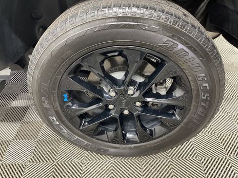 Used 2023 Jeep Wrangler Unlimited Sahara image 34