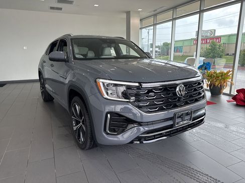 Used 2025 Volkswagen Atlas Cross Sport SEL Premium R-Line AWD/4WD image 2