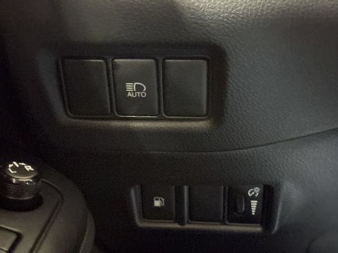 Used 2020 Toyota C-HR LE FWD image 18