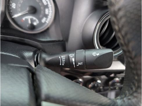 Used 2017 Toyota Tacoma TRD Off-Road image 24