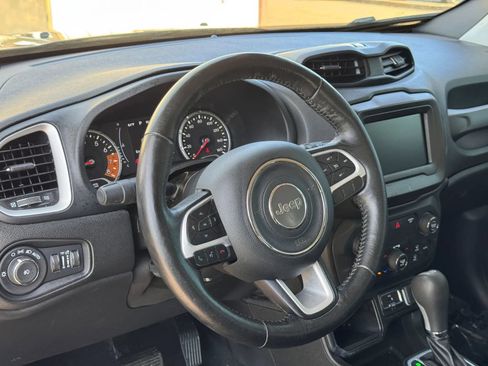 Used 2020 Jeep Renegade Latitude w/ Cold Weather Group FWD image 16