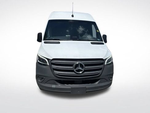 Used 2025 Mercedes-Benz Sprinter 2500 image 8