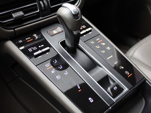 Used 2023 Porsche Macan S image 21