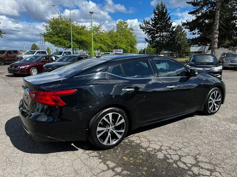 Used 2017 Nissan Maxima Platinum w/ Interior Lighting Package FWD image 3