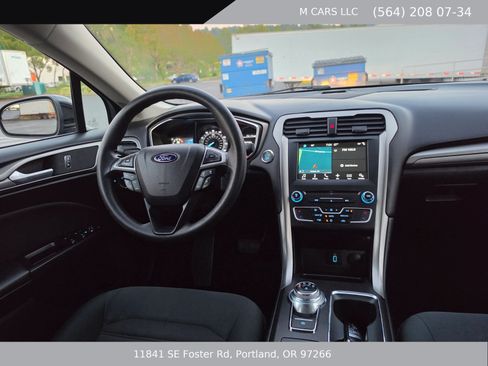 Used 2017 Ford Fusion SE w/ Fusion SE Technology Package FWD image 14