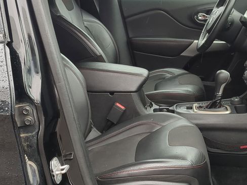 Used 2018 Jeep Cherokee Trailhawk w/ Comfort/Convenience Group image 26