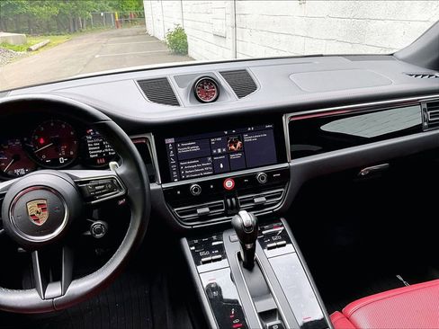 Certified 2023 Porsche Macan S AWD/4WD image 10