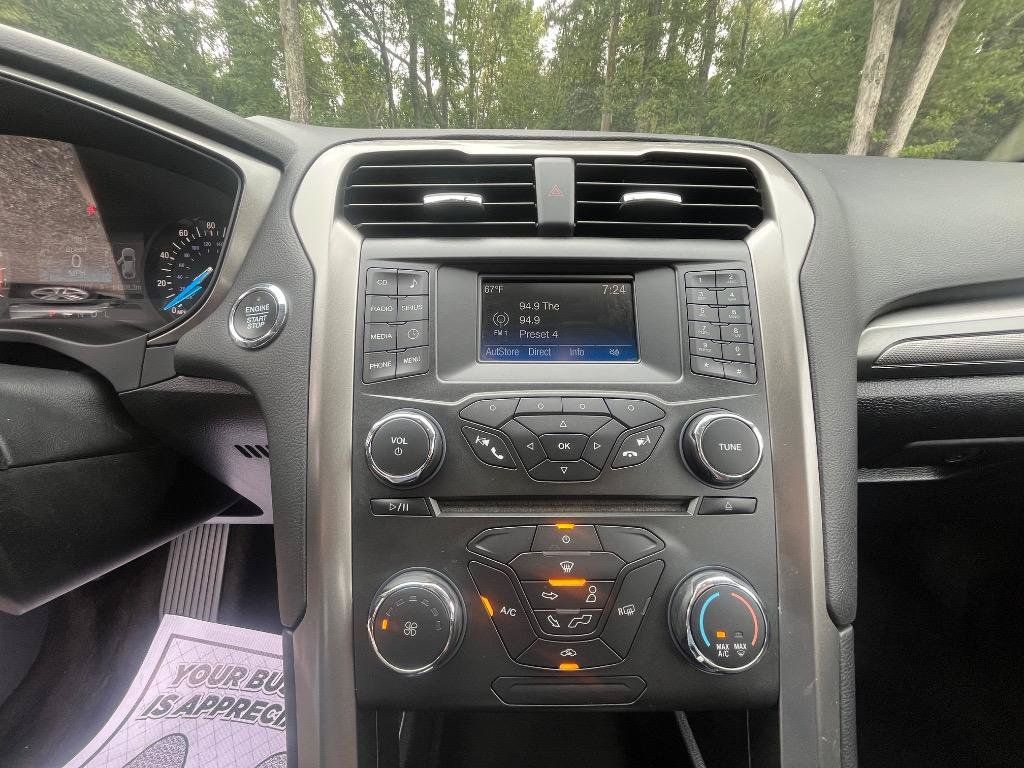Used 2018 Ford Fusion SE FWD image 21