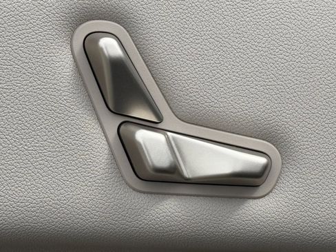 Used 2025 BMW iX xDrive50 w/ Convenience Package image 20