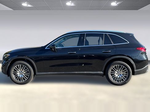 Used 2025 Mercedes-Benz GLC 300 image 2