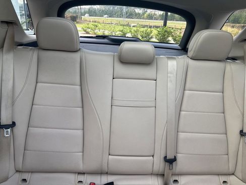 Used 2022 Mercedes-Benz GLE 350 4MATIC w/ Premium Package image 26