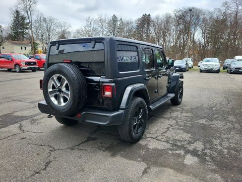 Used 2023 Jeep Wrangler Unlimited Sahara w/ Cold Weather Group AWD/4WD image 6