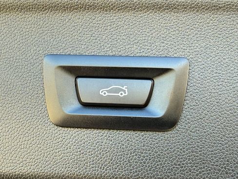 Used 2026 BMW iX xDrive60 image 18