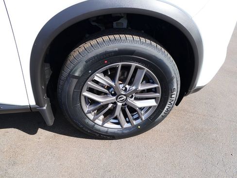 Used 2023 Nissan Rogue S AWD/4WD image 35