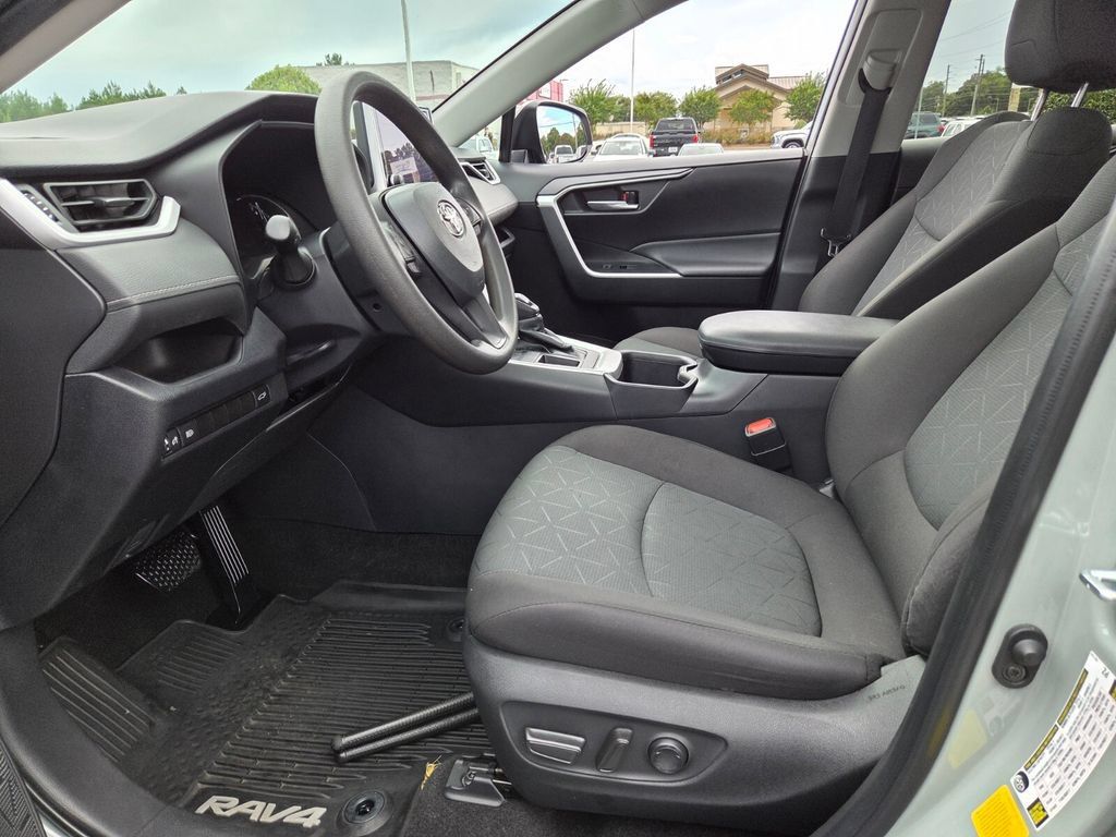 Certified 2023 Toyota RAV4 XLE w/ Convenience Package FWD image 5