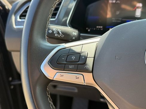Used 2023 Volkswagen Tiguan SE AWD/4WD image 15