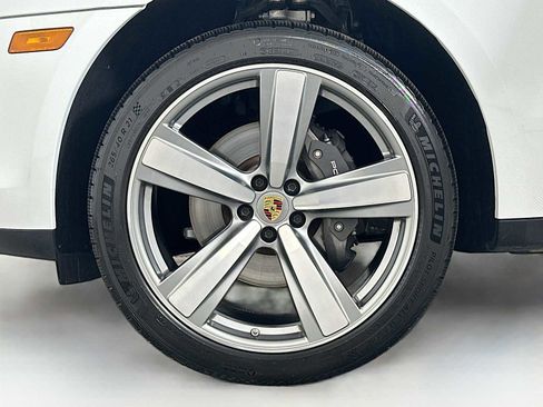 Certified 2023 Porsche Macan image 32