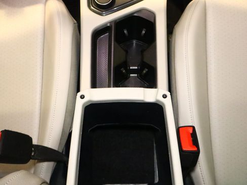 Used 2022 Volkswagen Tiguan SE image 28