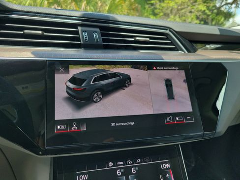 Certified 2024 Audi Q8 e-tron Premium Plus w/ Premium Plus Package AWD/4WD image 24