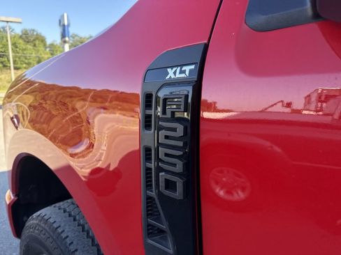 Used 2023 Ford F250 XLT w/ XLT Premium Package AWD/4WD image 7