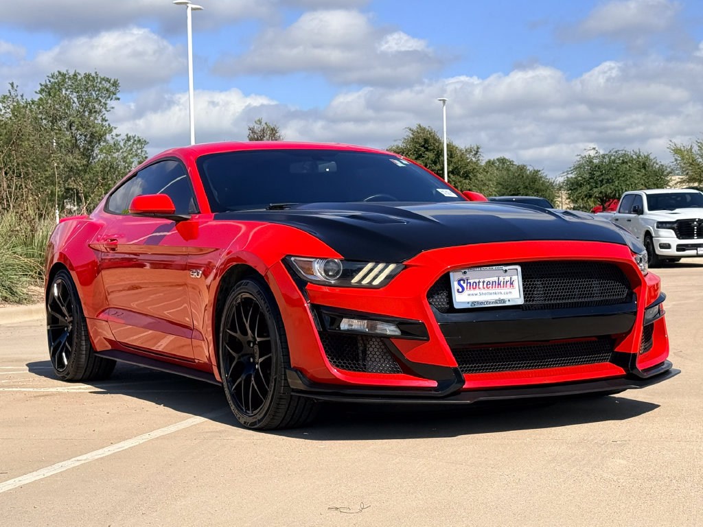 Used 2017 Ford Mustang GT RWD image 2