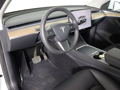 Used 2023 Tesla Model Y Long Range AWD/4WD image 22