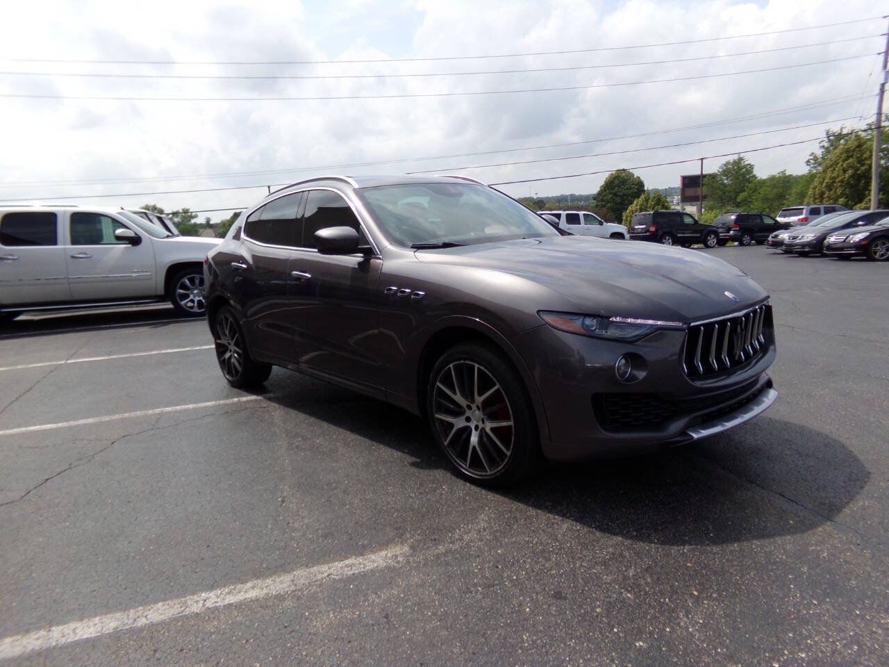Used 2017 Maserati Levante w/ Luxury Package AWD/4WD image 4