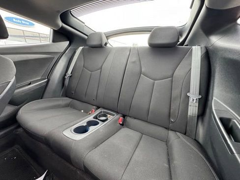 Used 2014 Hyundai Veloster FWD image 9