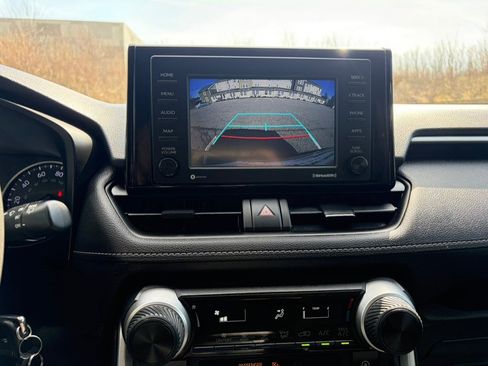 Used 2022 Toyota RAV4 LE image 29