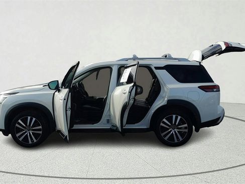 Used 2024 Nissan Pathfinder Platinum w/ Cargo Package image 11