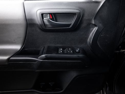 Used 2021 Toyota Tacoma SR image 13
