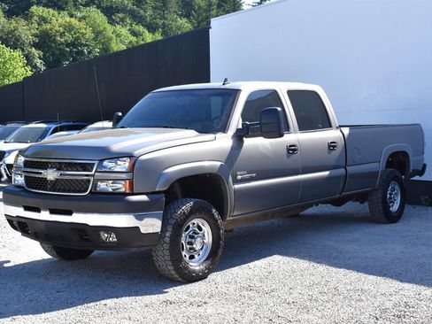 Used 2007 Chevrolet Silverado 2500 LT w/ Heavy-Duty Power Package AWD/4WD image 8