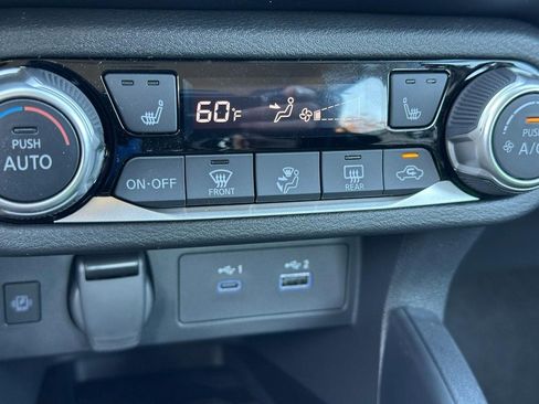 New 2025 Nissan Versa SR w/ Trunk Package image 13