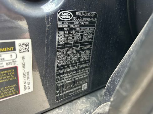 Used 2025 Land Rover Range Rover Velar Dynamic SE image 12