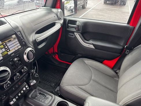 Used 2016 Jeep Wrangler Unlimited Rubicon w/ Connectivity Group AWD/4WD image 50