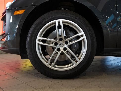 Used 2025 Porsche Macan image 12