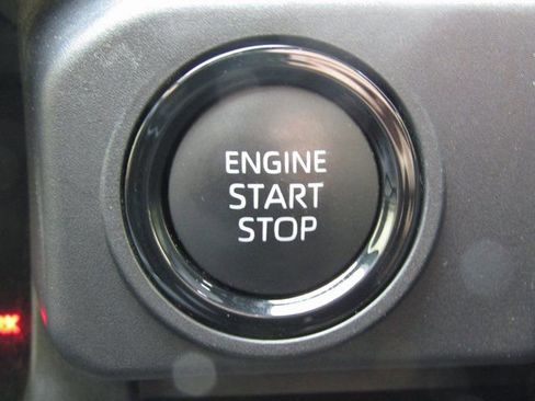 Certified 2025 Toyota Tacoma SR5 image 19