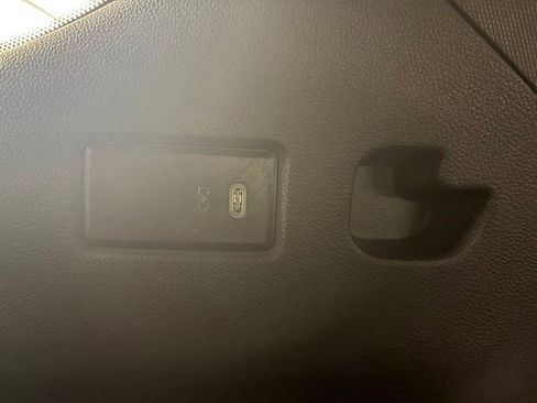 Used 2024 GMC Yukon AT4 w/ Technology Package AWD/4WD image 11