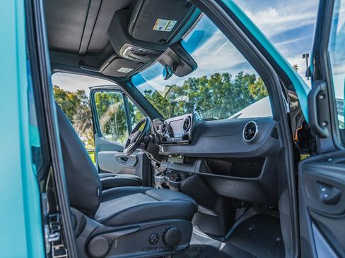 Used 2024 Mercedes-Benz Sprinter 2500 image 33