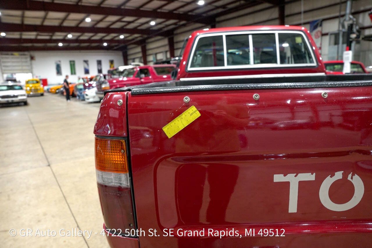 Used 1993 Toyota Pickup Deluxe AWD/4WD image 37