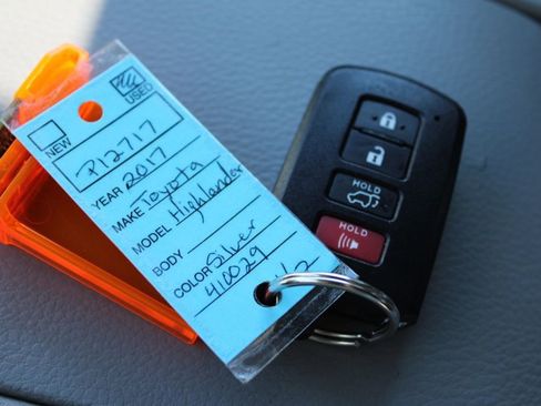 Used 2017 Toyota Highlander Limited Platinum image 38