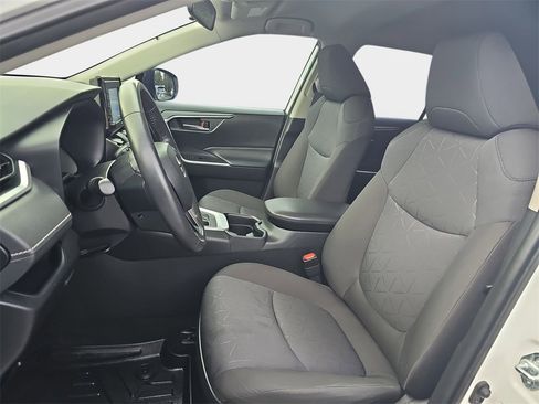 Used 2020 Toyota RAV4 XLE image 14