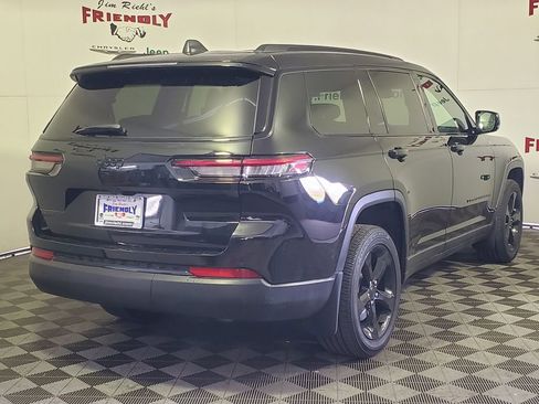 Used 2025 Jeep Grand Cherokee L Altitude AWD/4WD image 3