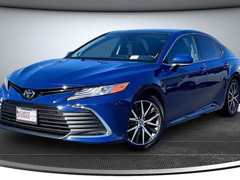 Used 2024 Toyota Camry XLE w/ Navigation Package image 3